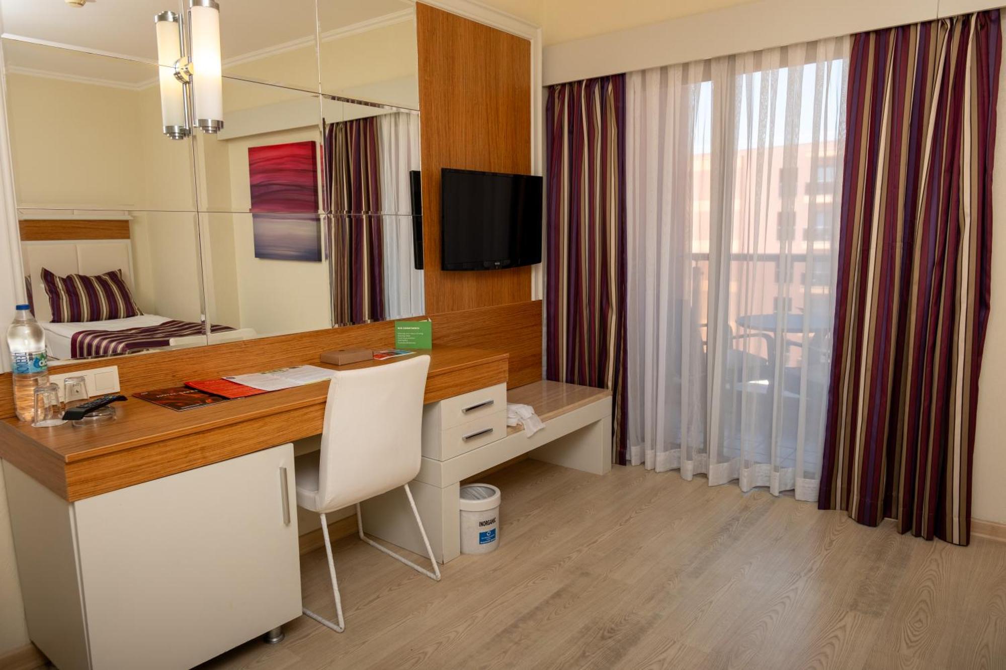 Aqi Pegasos Royal 5* Avsallar